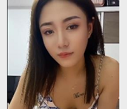 极品足控女神《丝足小語》打扑克秀