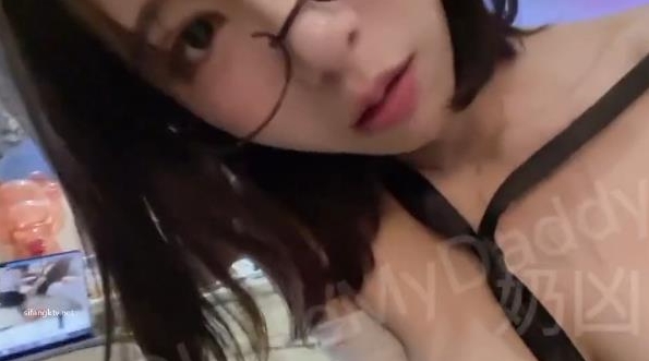 Twitter极品玉女,奶凶