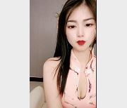 超人完美身材女神主播（秦羽沫）旗袍穿搭要领