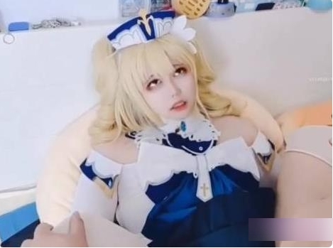 推荐TS伪娘小舞酱cosplay,原神芭芭拉肉身抵挡进攻