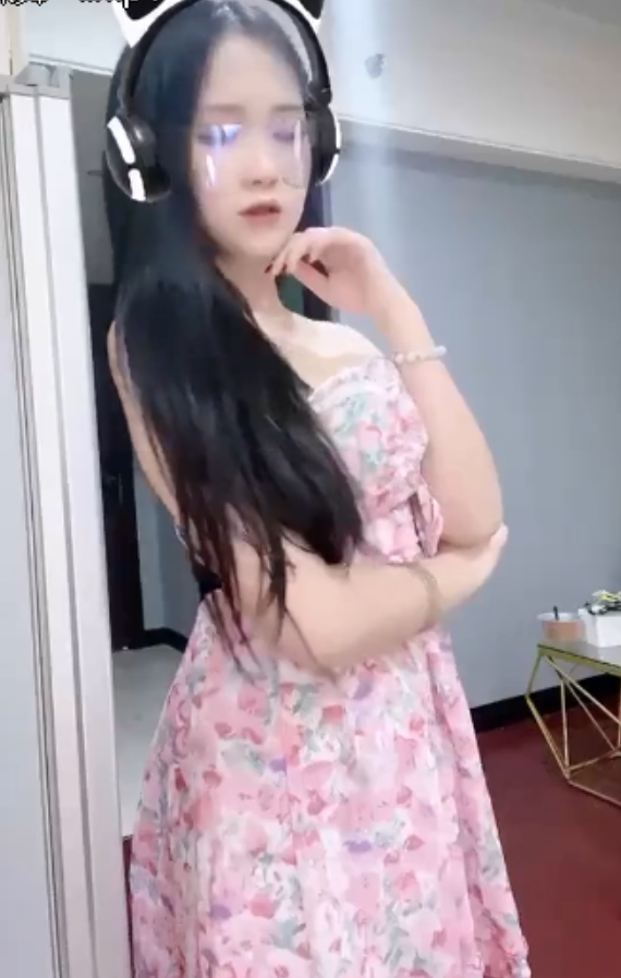 「清新可爱的小妹妹，定制私拍，快手转载，12V+227M，抖馒头热舞，百度盘全网搜不到！」