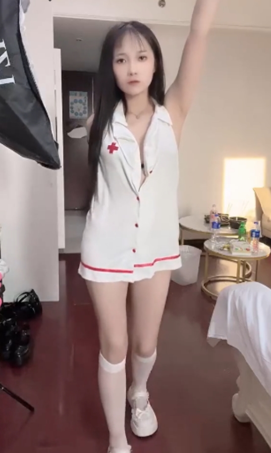 「清新可爱的小妹妹，定制私拍，快手转载，12V+227M，抖馒头热舞，百度盘全网搜不到！」