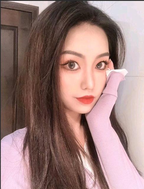 草莓味软糖:美味可口的草莓味软糖,让你回味无穷黑丝美腿:展现迷人美腿的黑丝袜,展现你的魅力私人定制:根据个人需求定制的专属商品,满足你的个性化需求