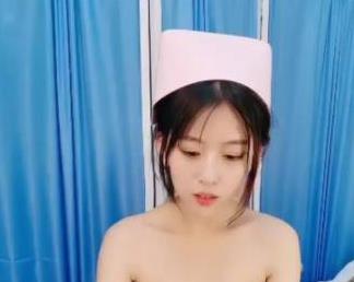 美女护士的自拍游戏：小嘴吞咽的精品佳作