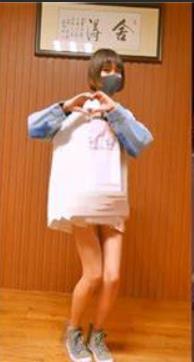 抖音上的热门舞蹈视频：钰儿、舍得妹、边跳、边脱