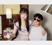 糖糖性感女导游实战视频,马尾辫气质年轻,妩媚动人!
