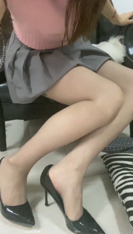 《软软高颜值主播易直播福利视频》