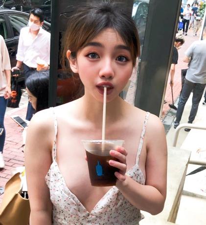 香港推特自拍达人伊理文145V6.4G视频大放送