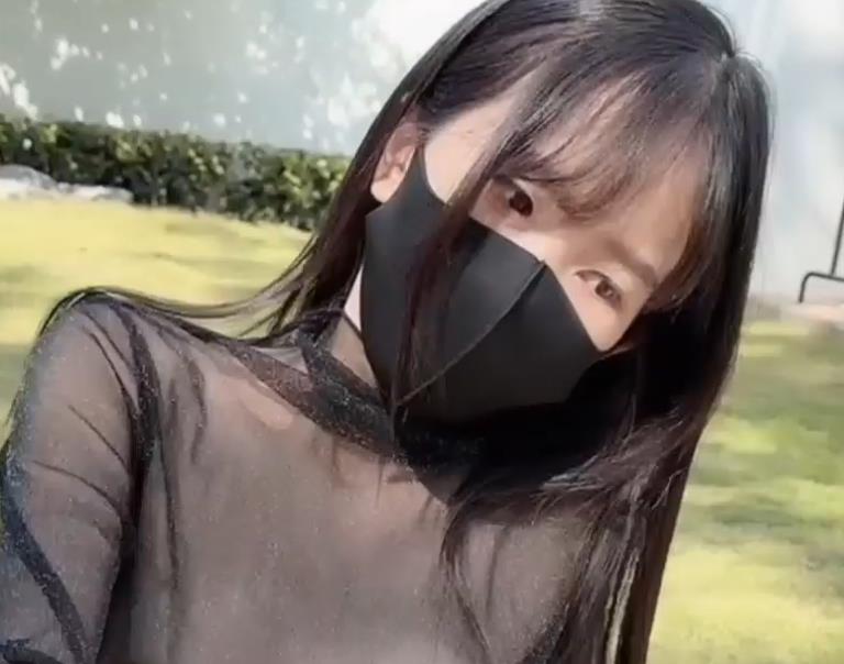 粉色情人:双马尾妹子温泉花园打粑粑,2个视频总时长986M