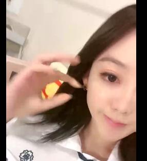 NeiNei粉嫩女神自拍视频1分34秒,神秘不露脸颜值身材完美,形状如艺术品,车灯神器,下载观看