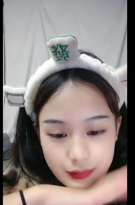 甜美卡哇伊嫩妹妹直播视频：身材贫R嫩X小森林2分52秒