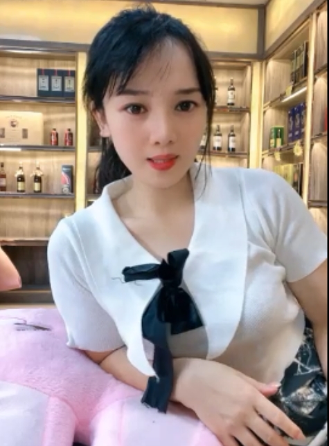 新人~烟酒老板娘~羊羊上班跳弹放飞自我出水单集5.54GB百度盘