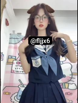 清新可爱学妹自拍短片合辑,共五部视频,校园楼前森林中尽显活力