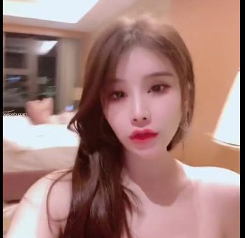 绿茶婊Roses：诱人身材下水道自拍，白粉皮肤露脸视频