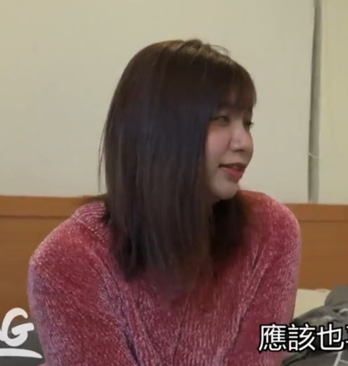 视频合集以其丰富的内容和吴梦梦的魅力吸引了众多观众的关注。如果你也是吴梦梦的粉丝,那么这部合集绝对是你不容错过的收藏品。快来一起乘坐这辆“银骚坦克”,畅游吴梦梦的世界吧!