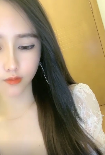 斗鱼精选桔梗UIIU资深主播浮力身材小仙女，高颜值高情绪定制自娱自乐秀1V-4.5G