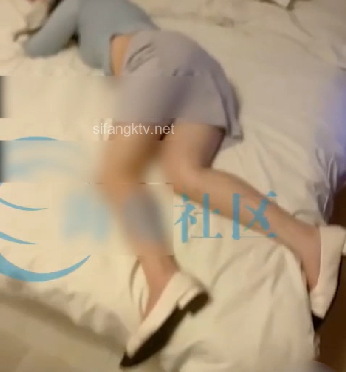 大神约会女邻居灌醉大罩杯美腿，互动视频秒传度盘，附聊天记录