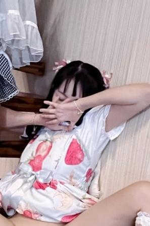 拜金反差婊贝贝：广深小粉酱私拍全系列视频2GB