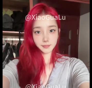 小瓜陆自拍视频福利姬，道具秀首秀下水道，图集31张