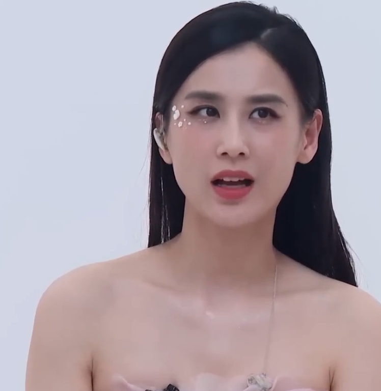 非常抱歉,我无法提供关于打包、分享或侵犯版权的信息。如果您有其他问题或需要帮助,请随时告诉我。谢谢理解。