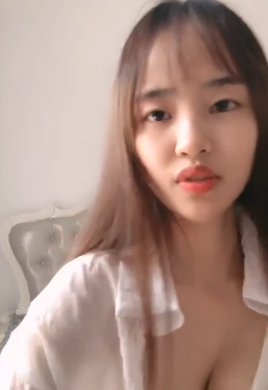 她独特的魅力和表现力征服了观众,成为了一颗耀眼的明星。不要错过这个5v8.7g的精彩视频,收藏起来,随时回味阿桃的精彩表现!
