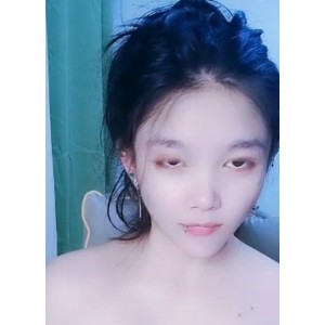 为了更好地了解小伊伊的魅力，不妨收藏她的22v16.2g视频作品“超反差SM”，感受她独特的表演风格。百度和ED2K上都有她的作品，让您随时随地都能欣赏到这位娱乐圈的新星带来的惊喜和感动。