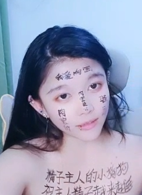 为了更好地了解小伊伊的魅力，不妨收藏她的22v16.2g视频作品“超反差SM”，感受她独特的表演风格。百度和ED2K上都有她的作品，让您随时随地都能欣赏到这位娱乐圈的新星带来的惊喜和感动。