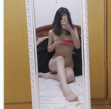 粉嫩罗莉露西绝版合集:颜值极高混血感,馒头鲍退圈纪念