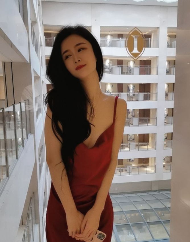 迷人蔓CC私拍视频1.86G，真实空姐收藏量惊人