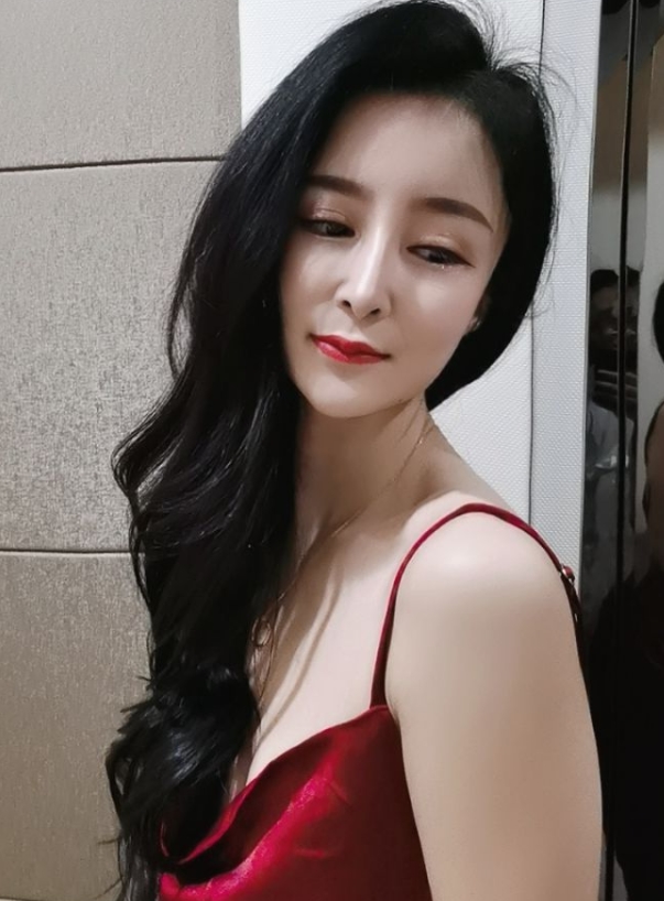 迷人蔓CC私拍视频1.86G，真实空姐收藏量惊人