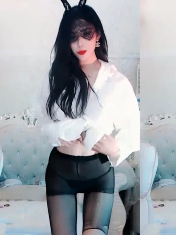 直播福利虎牙长腿兮兮热舞合集6V6G，尺度适中，按需下载