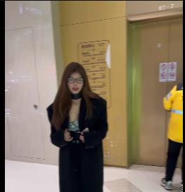 福利姬哇塞妮妮最新合集10V1.5G，颜值身材俱佳，珍贵资源，个人秀与户外精彩不断！