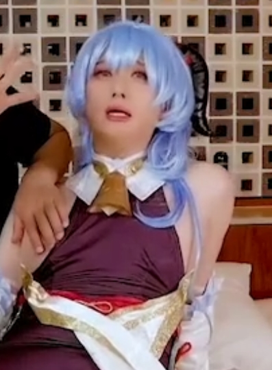 日系伪娘百度盘甘雨系列最新合集1V300M，口味重更新