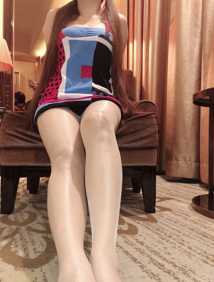 推特油亮丝袜控91桃夭yenaifa小合集视频4G,包含视频、图片与GIF