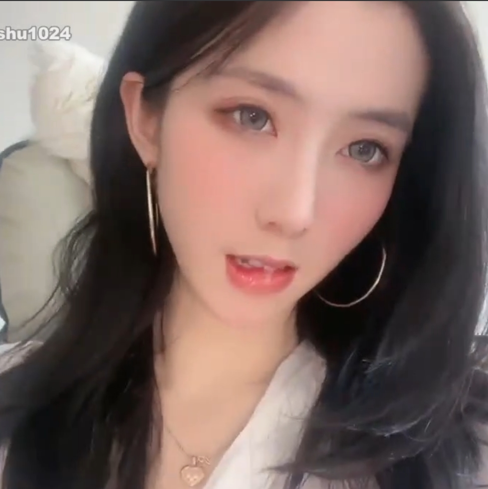 转载花椒热舞合集花鱼鱼不甜最新176大长腿99V4.54G，内心放飞自我