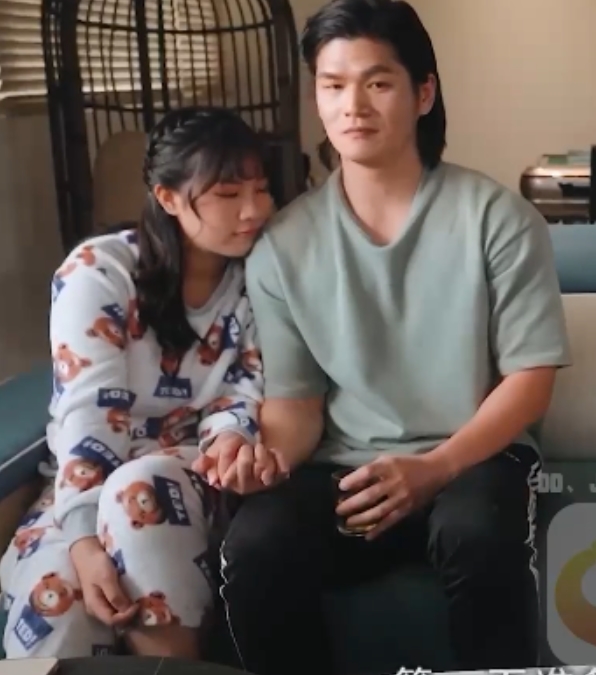 香蕉传媒小辣椒给力直播16部10.1G汁水横溢