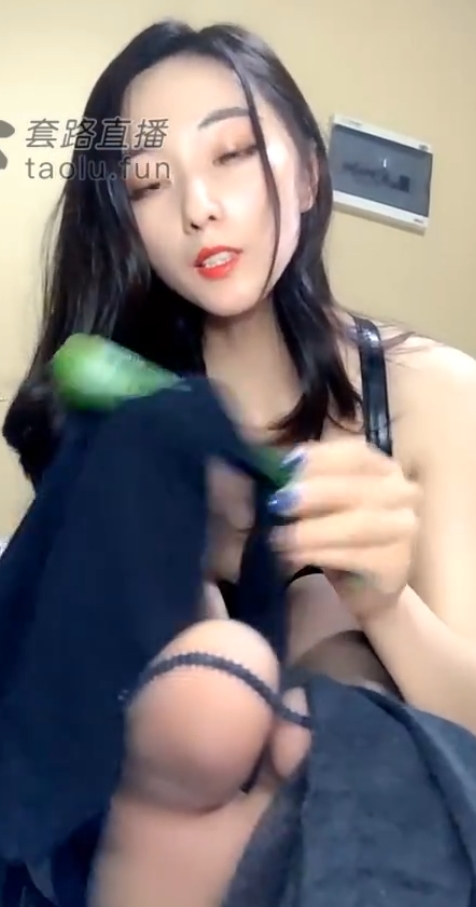 套路直播LisaQueen精彩合集20部10G,内容丰富多样