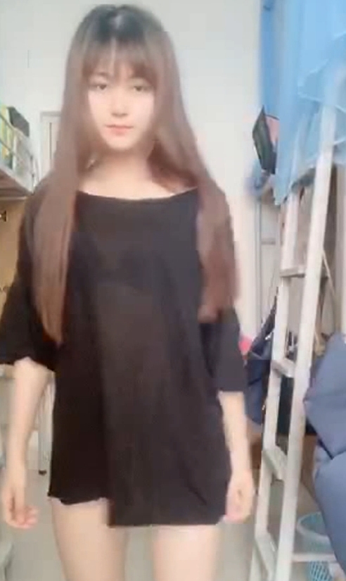 大四学妹宿舍独居视频12部4.16G清纯学妹