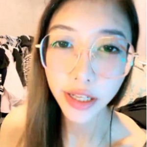 抖音卷卷小狗日记热舞195v146G超顶