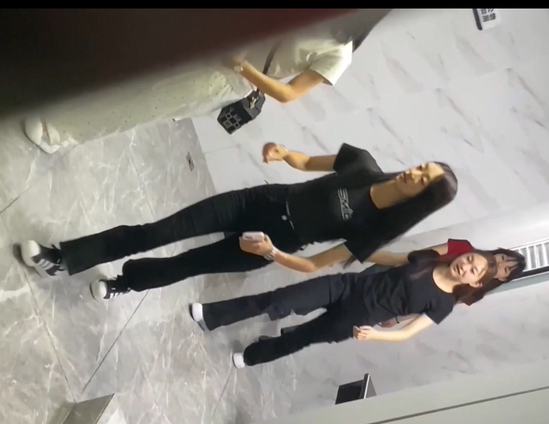 商场女厕神秘视角合集183MB无修正素人68部展示神作