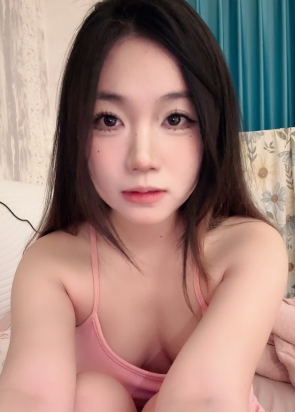 校园漂亮校花猫猫私密直播73部+54G超值合集