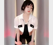林小花L舞首次超有尺度展示