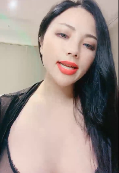 半糖瑞瑞韵味熟女私拍合集29.6G身材傲人