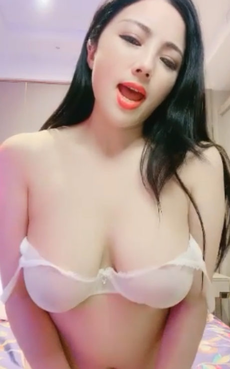 半糖瑞瑞韵味熟女私拍合集29.6G身材傲人