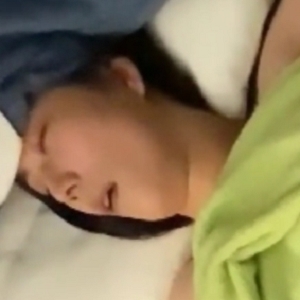 稀有展示707MB丰腴健身女居家红装玩趣1V+20P