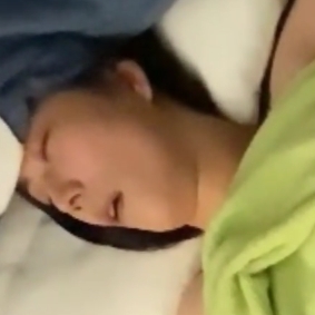稀有展示707MB丰腴健身女居家红装玩趣1V+20P