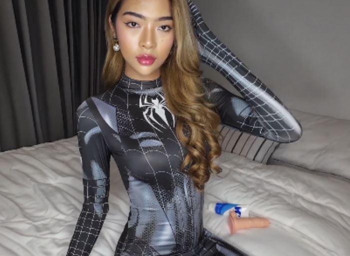 推特SingaporeLily魅惑TS合集9部4.3G深肤色尤物