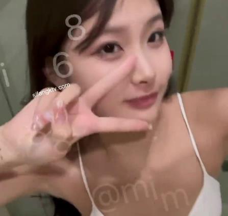 878M网红脸古灵精怪小屁mimi私拍合集,太诱人了