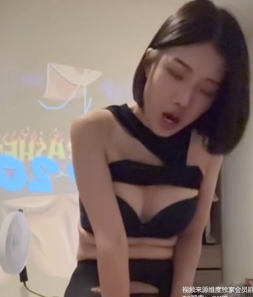 黑丝女神祯圣诞无屏障互动1V558.9M高颜值特写太顶了