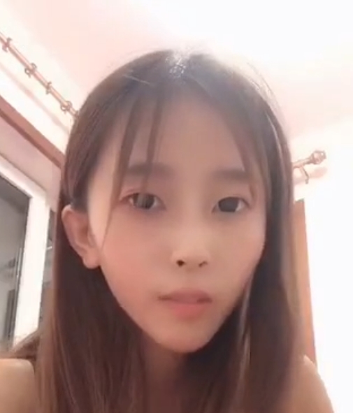 一字马功底太强!快手奥利圆妹私藏441M绝版合辑